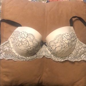 32 DD Victoria’s Secret Lace Demi Bra